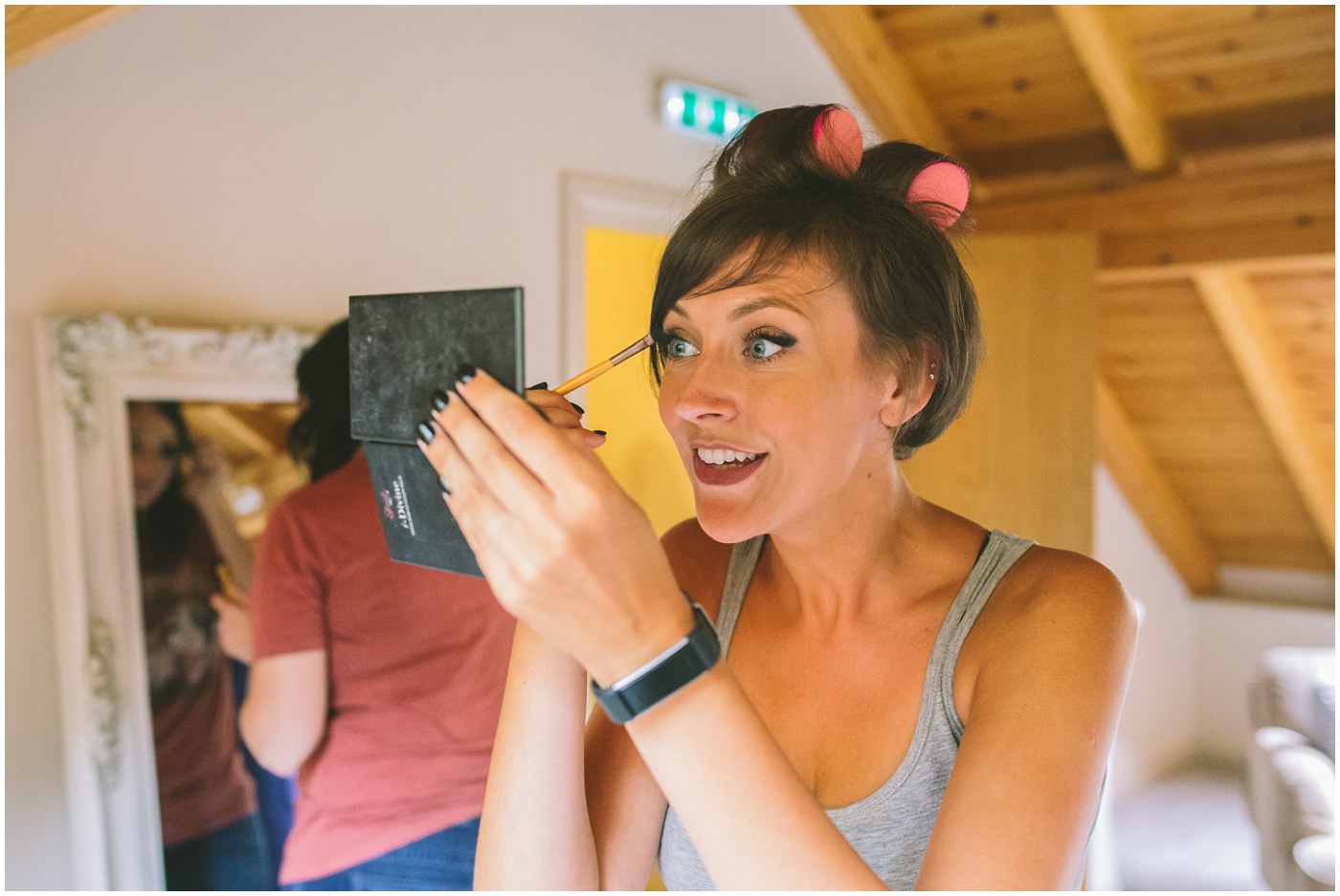 Bridal preparations at the oak tree of peover