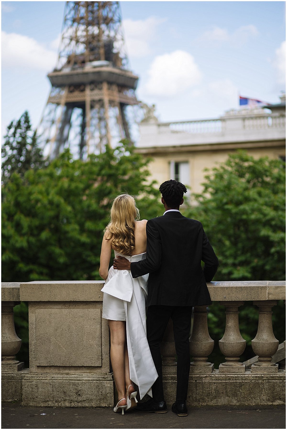 married couple looking at the eiffel tower